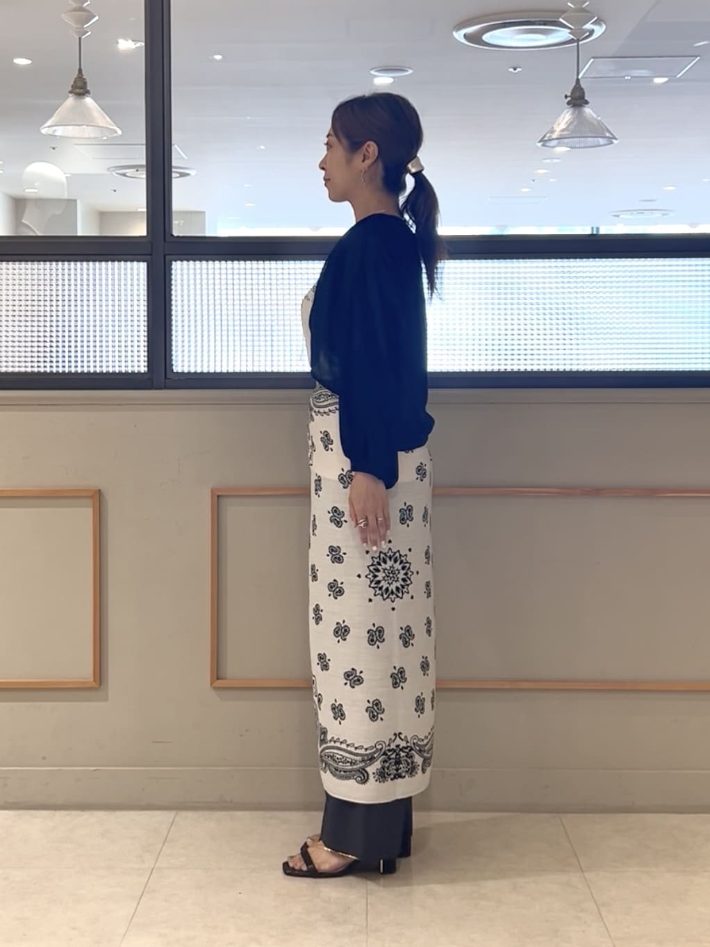 𝑹𝑶𝑴𝑰さんの「INDIVI｜【軽く羽織れる】ボレロカーディガン」を使ったコーディネート