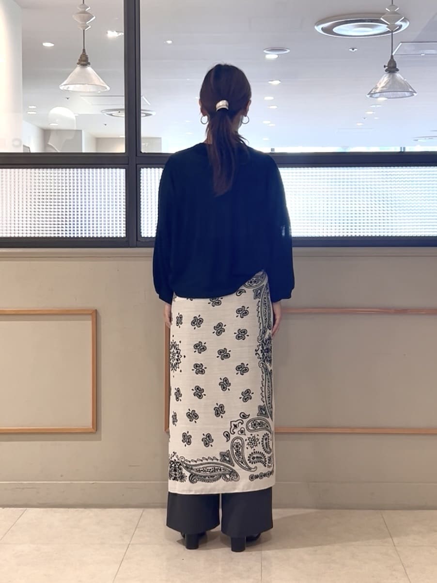 𝑹𝑶𝑴𝑰さんの「INDIVI｜【軽く羽織れる】ボレロカーディガン」を使ったコーディネート