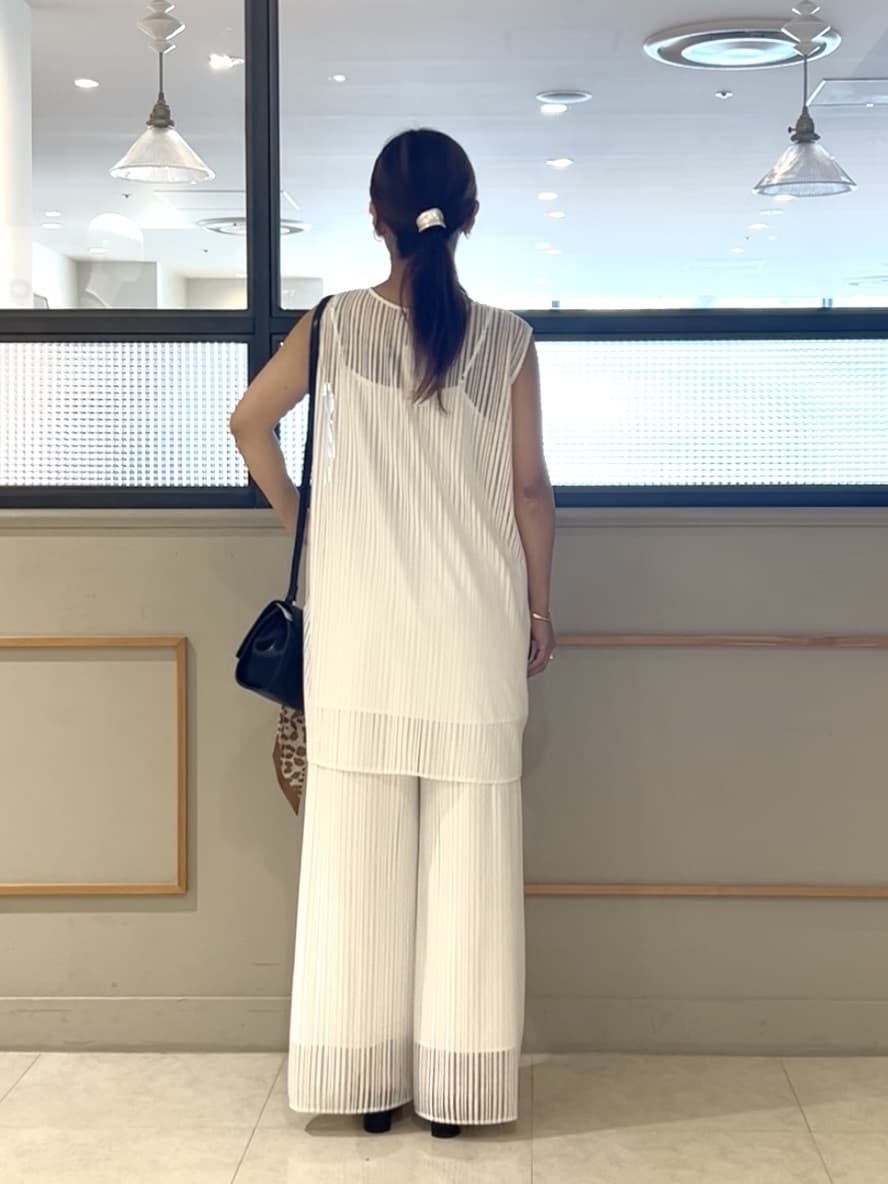 𝑹𝑶𝑴𝑰さんの「INDIVI｜【洗える／セットアップ可能】ラッセルチュニック」を使ったコーディネート