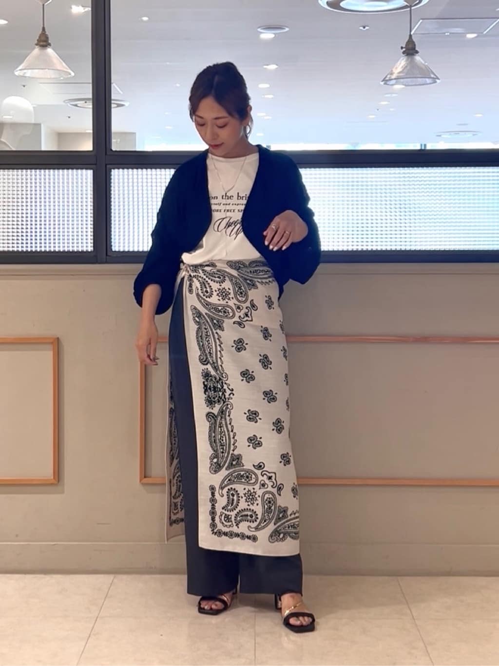 𝑹𝑶𝑴𝑰さんの「INDIVI｜【軽く羽織れる】ボレロカーディガン」を使ったコーディネート