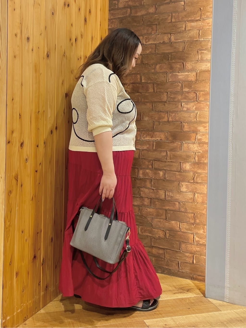 Risaさんの「SHOO･LA･RUE｜【洗える/S-LL】微光沢で華やかなティアードスカート」を使ったコーディネート