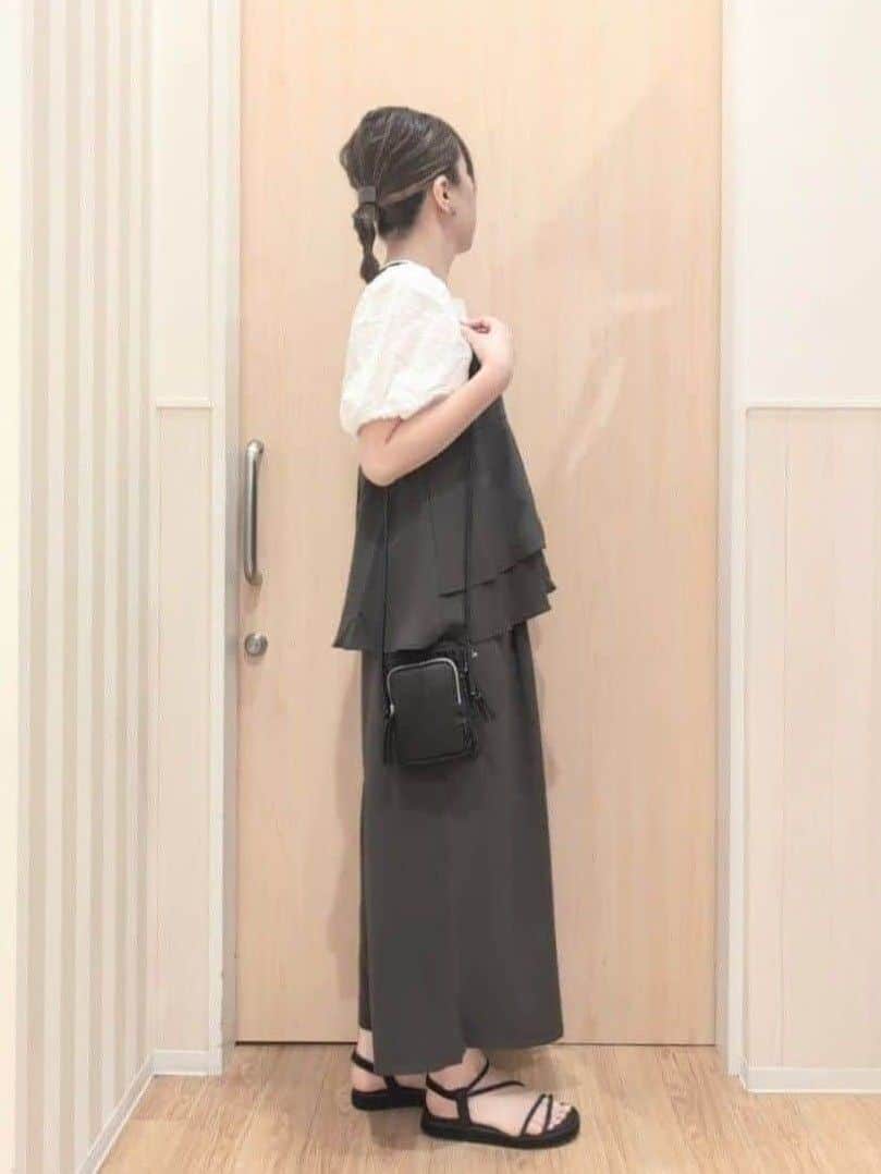 あさんの「SHOO･LA･RUE｜【S-LL/セットアップ可/ひんやり】女性らしさ溢れる ティアードキャミソール」を使ったコーディネート