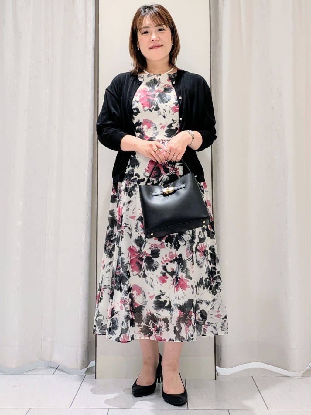 Onumaさんの「UNTITLED｜【シアー/エレガント/花柄/夏ワンピ】ペイントフラワーワンピース」を使ったコーディネート