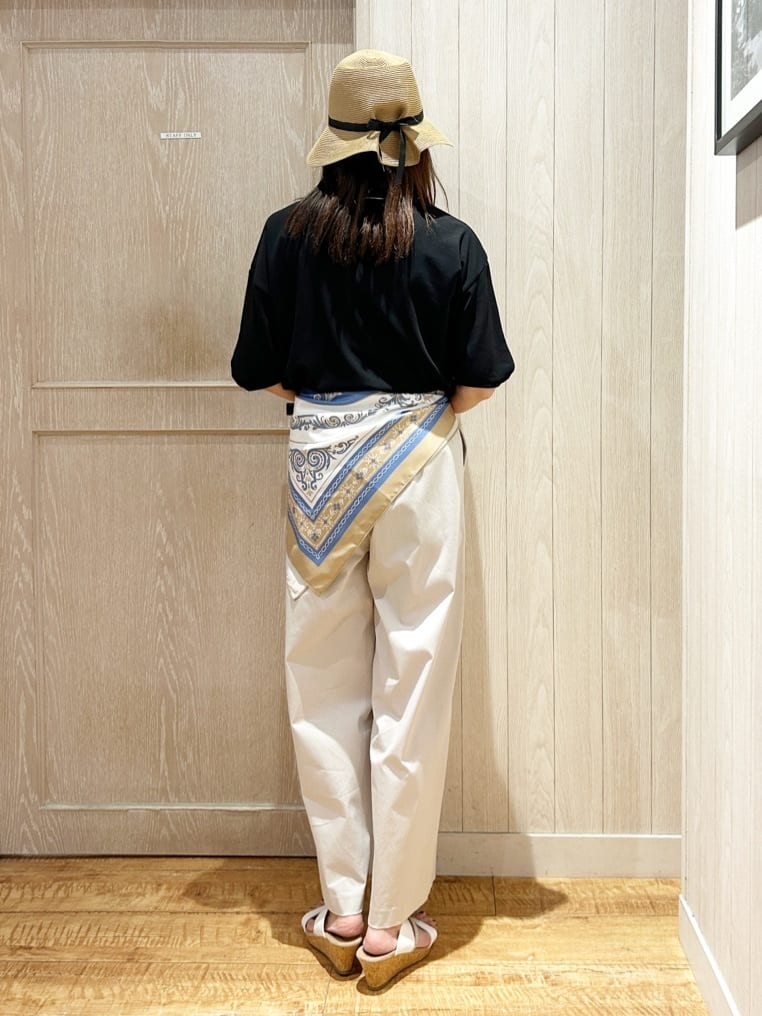 yukaさんの「SHOO･LA･RUE｜【ひんやり/洗える/S-LL】袖ねじりシルケットトップス」を使ったコーディネート