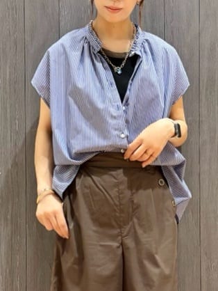meiさんの「SHOO･LA･RUE｜【洗える/S-LL】プチフリル襟が女性らしい フレンチスリーブシャツ」を使ったコーディネート