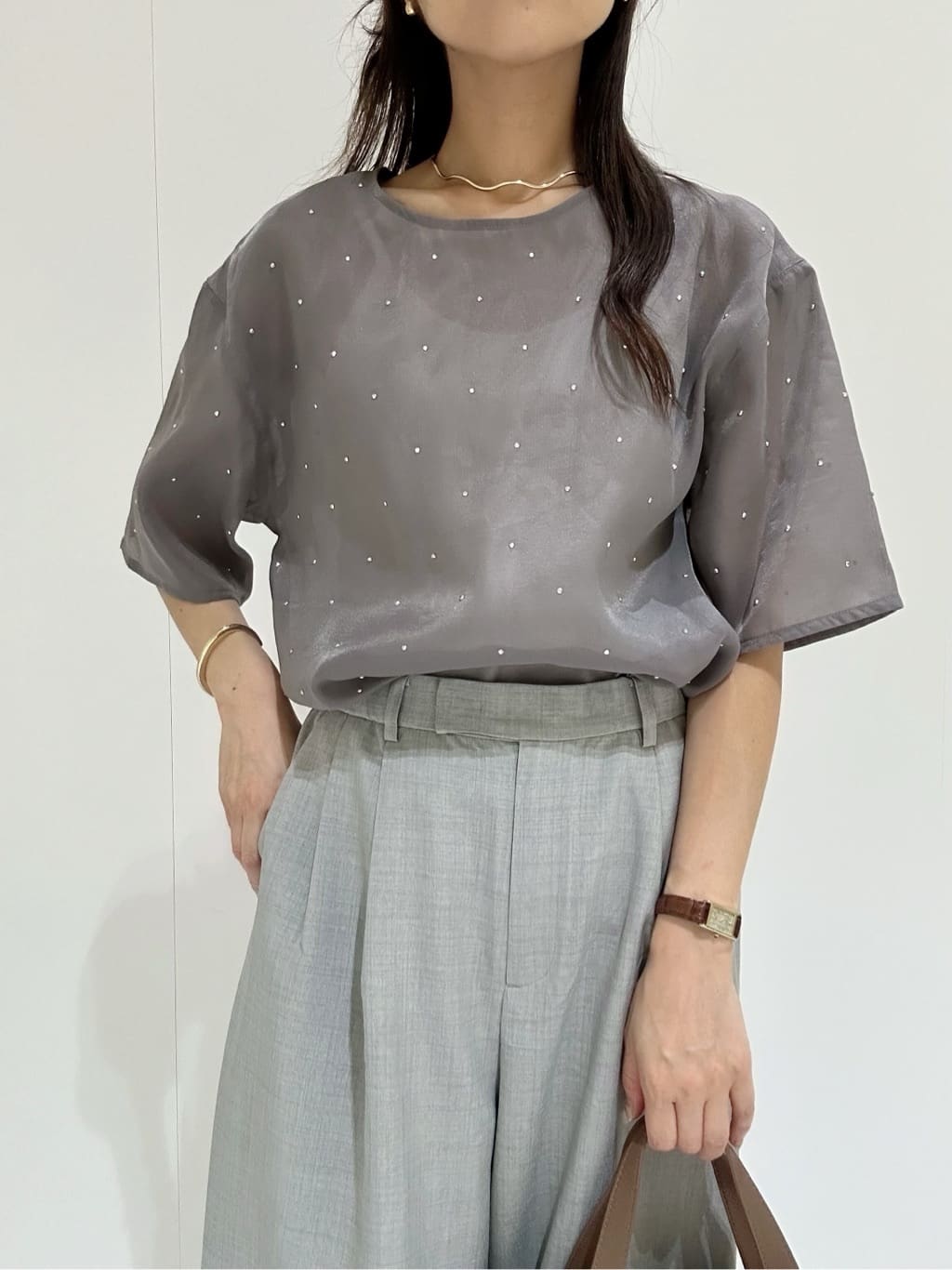 makiさんの「OPAQUE.CLIP｜シアービジューブラウス【手洗い可】」を使ったコーディネート