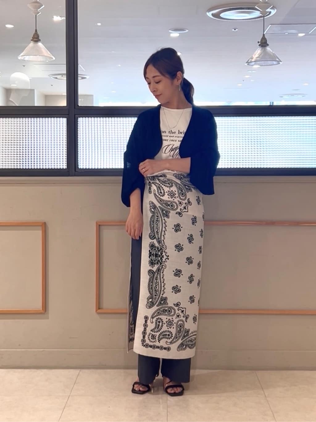 𝑹𝑶𝑴𝑰さんの「INDIVI｜【軽く羽織れる】ボレロカーディガン」を使ったコーディネート