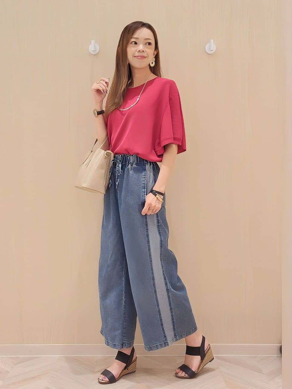 asadaさんの「SHOO･LA･RUE｜【S-LL】二の腕はカバーして魅せる フレアスリーブニット」を使ったコーディネート