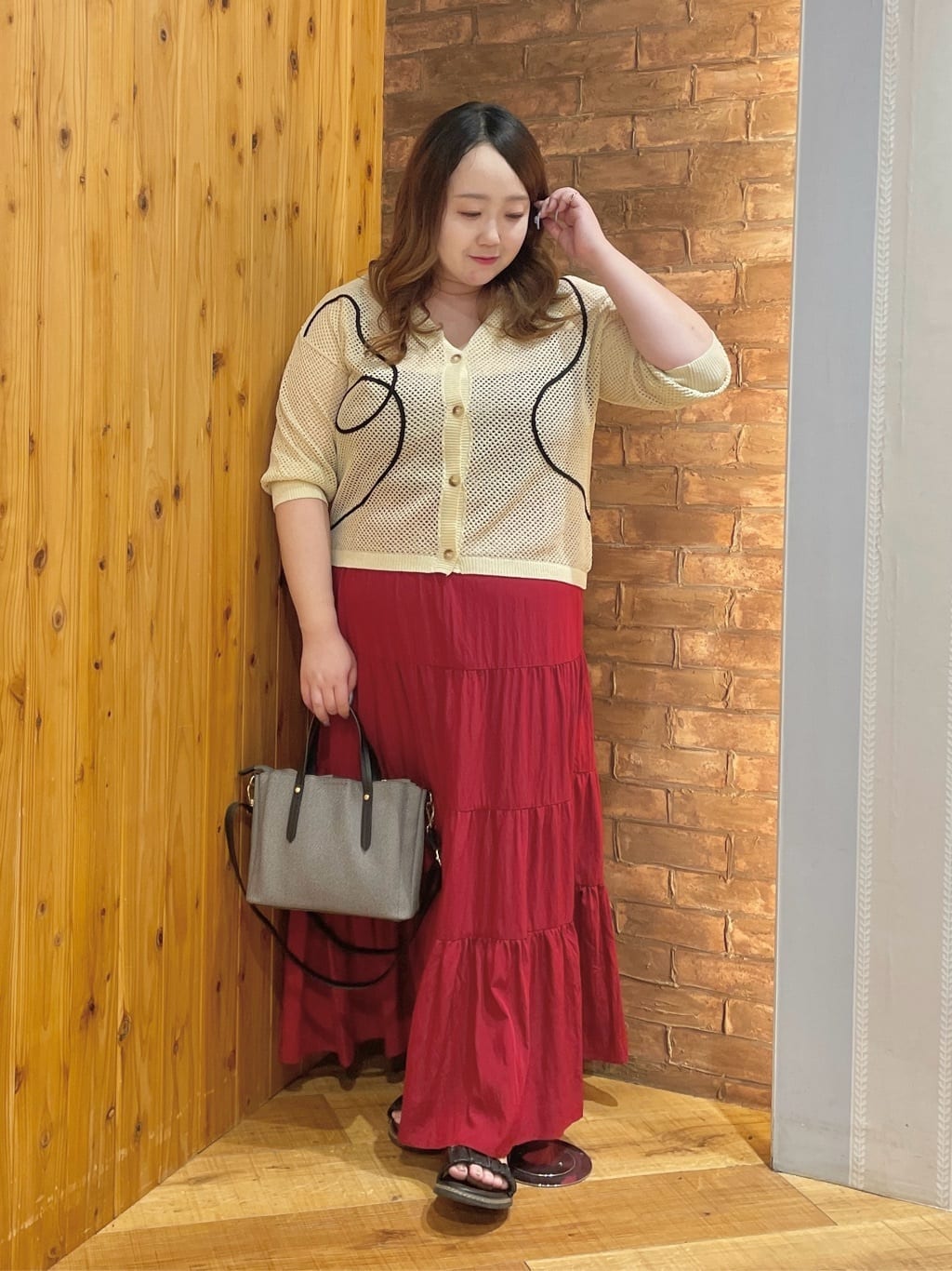 Risaさんの「SHOO･LA･RUE｜【洗える/S-LL】微光沢で華やかなティアードスカート」を使ったコーディネート