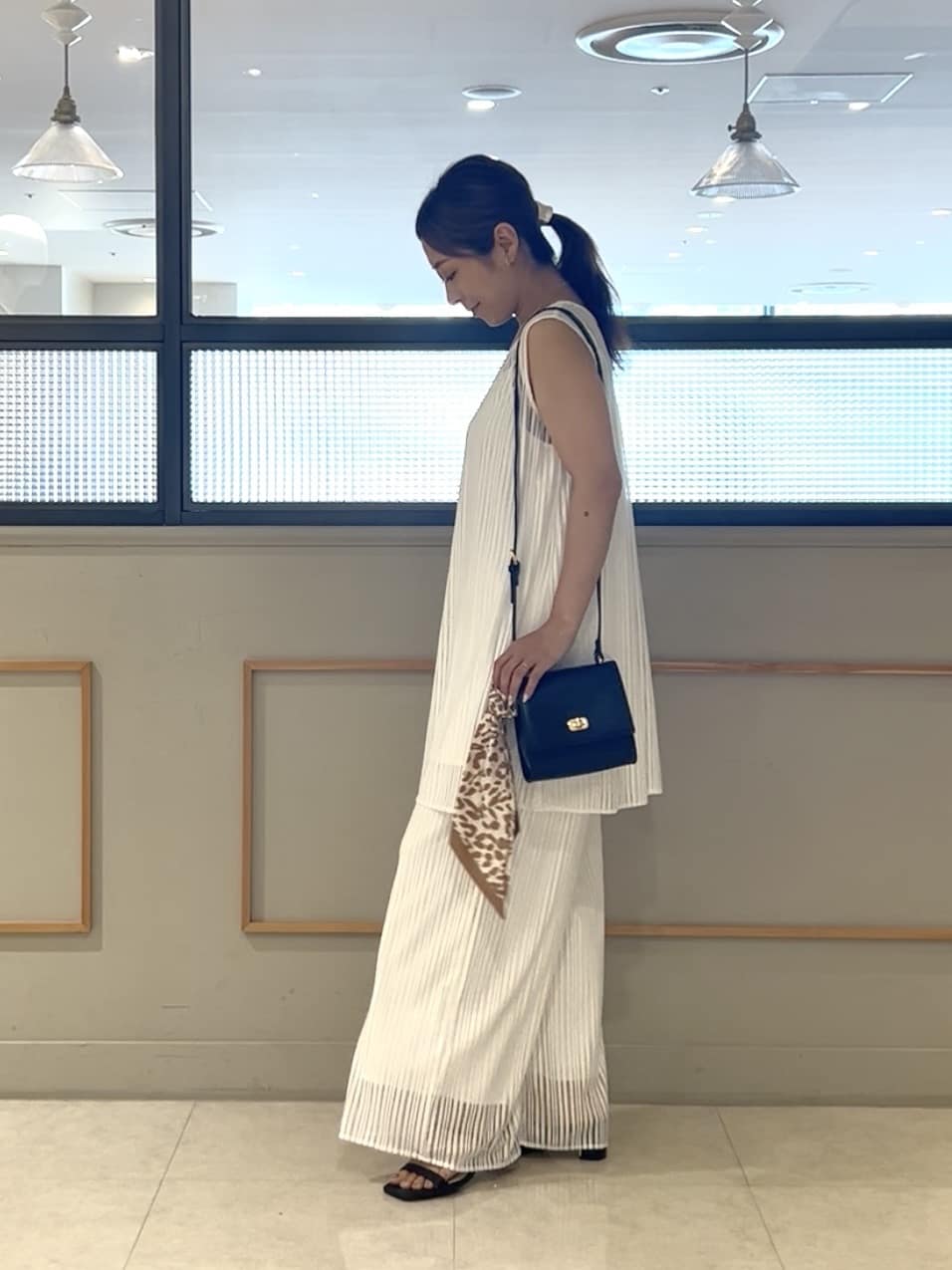 𝑹𝑶𝑴𝑰さんの「INDIVI｜【洗える／セットアップ可能】ラッセルチュニック」を使ったコーディネート