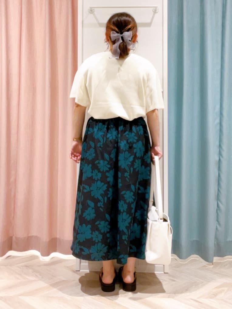 kitaさんの「SHOO･LA･RUE｜【S-LL】二の腕はカバーして魅せる フレアスリーブニット」を使ったコーディネート