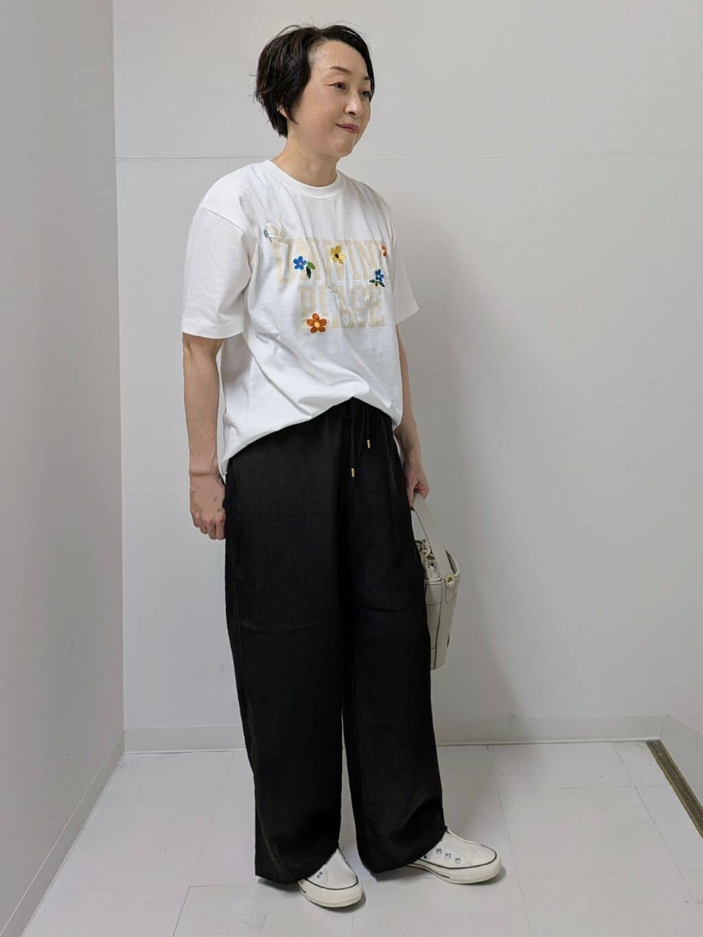 Asaさんの「Dessin｜ロゴ刺繍Tシャツ」を使ったコーディネート