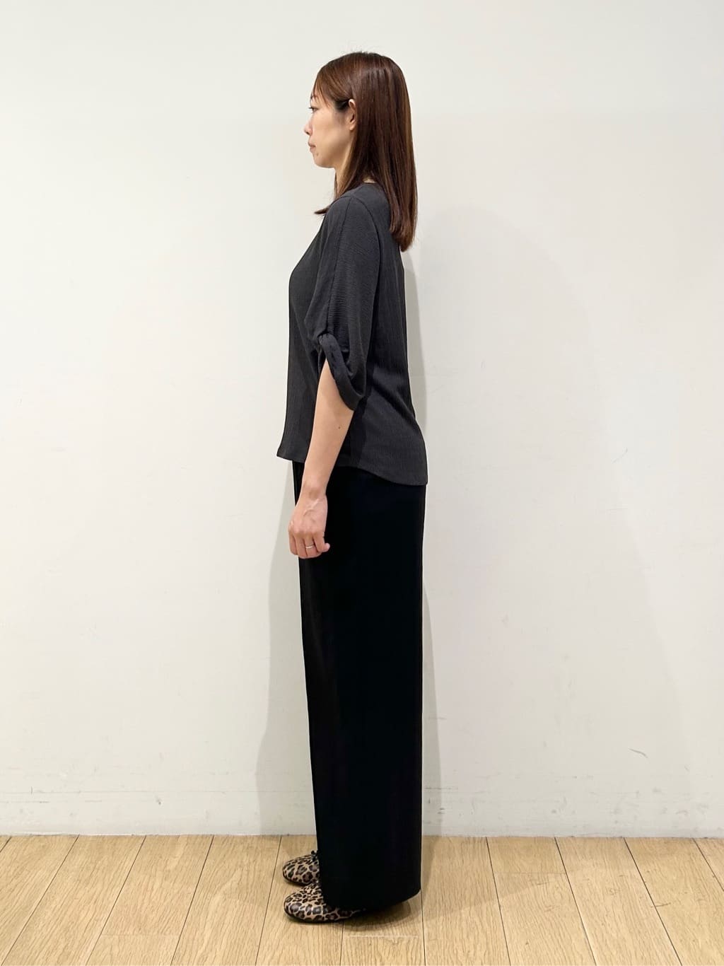 kozueさんの「INDIVI｜【UVケア／吸汗速乾】凹凸素材ねじり袖トップス」を使ったコーディネート