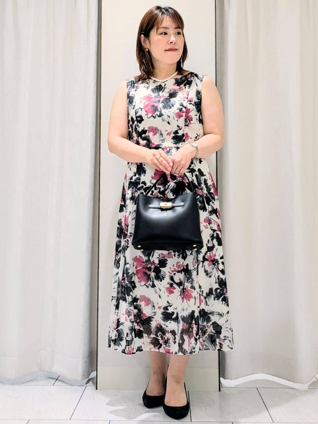 Onumaさんの「UNTITLED｜【シアー/エレガント/花柄/夏ワンピ】ペイントフラワーワンピース」を使ったコーディネート