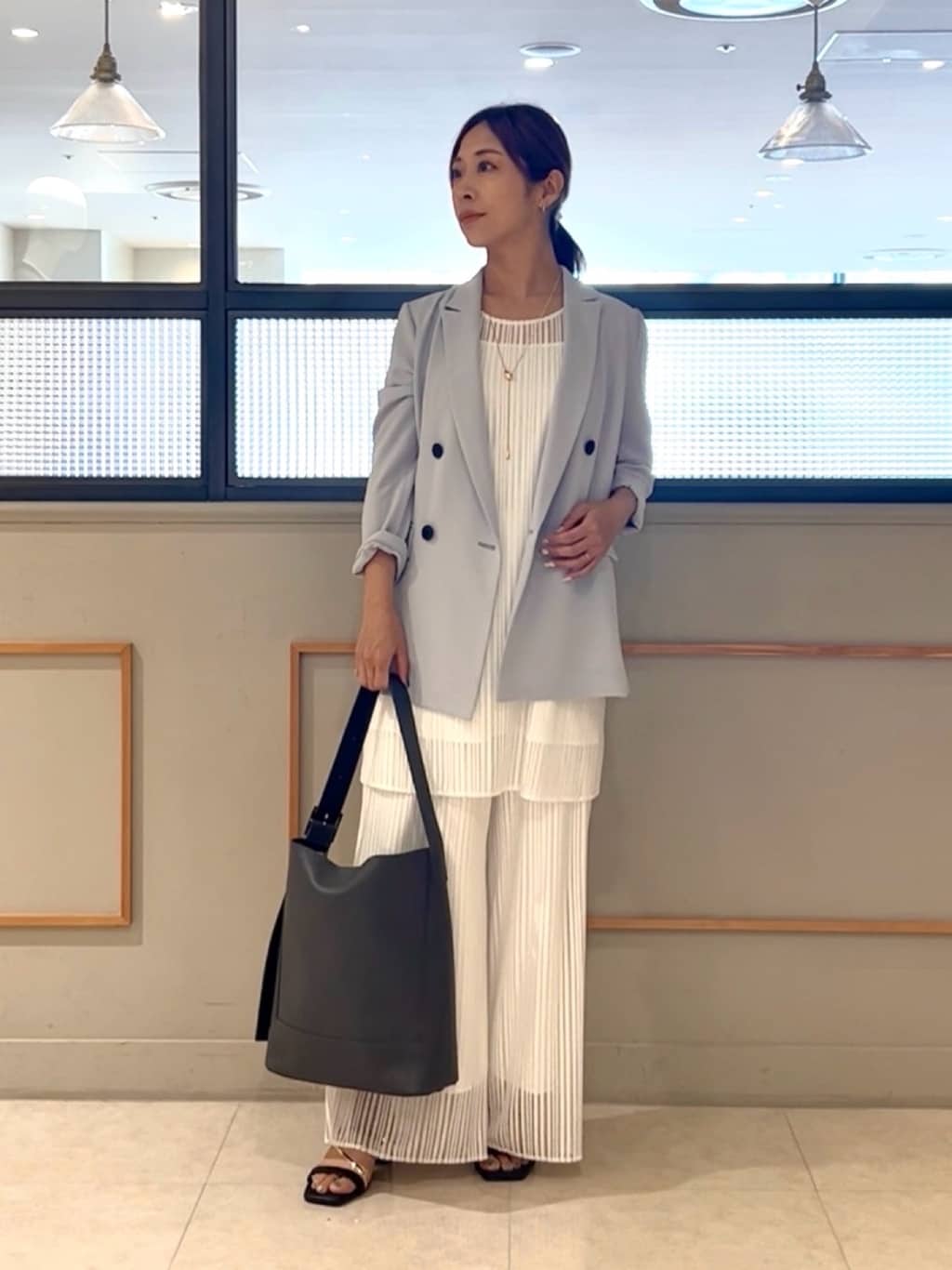 𝑹𝑶𝑴𝑰さんの「INDIVI｜【着る日傘／遮熱／UVケア】ダブルジャケット」を使ったコーディネート