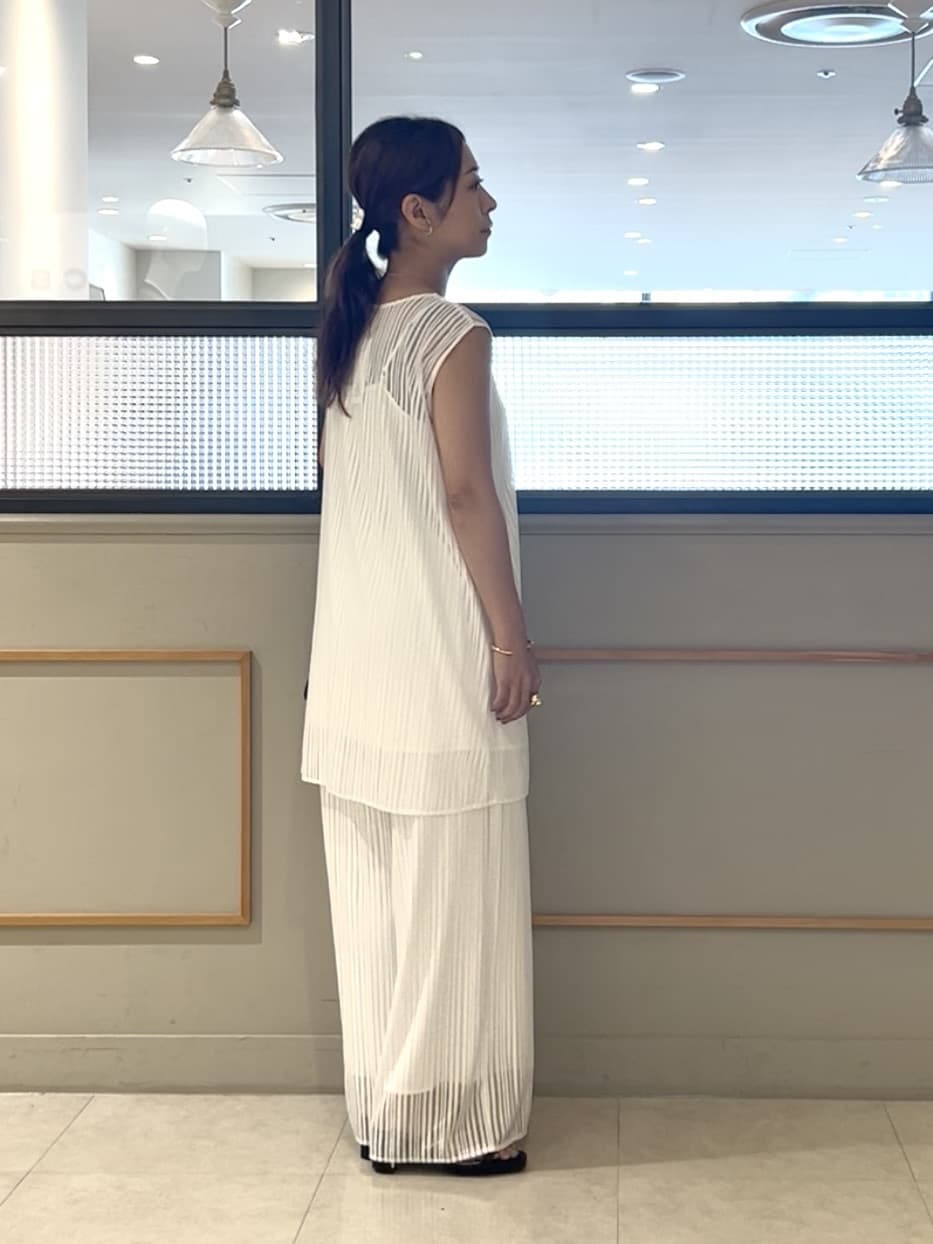 𝑹𝑶𝑴𝑰さんの「INDIVI｜【洗える／セットアップ可能】ラッセルチュニック」を使ったコーディネート