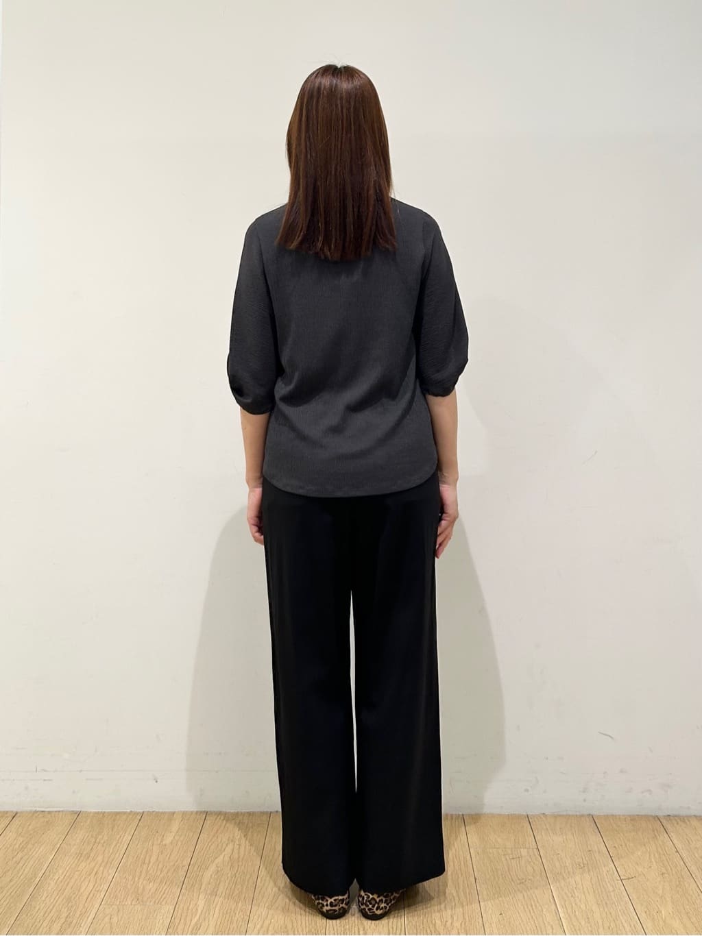 kozueさんの「INDIVI｜【UVケア／吸汗速乾】凹凸素材ねじり袖トップス」を使ったコーディネート