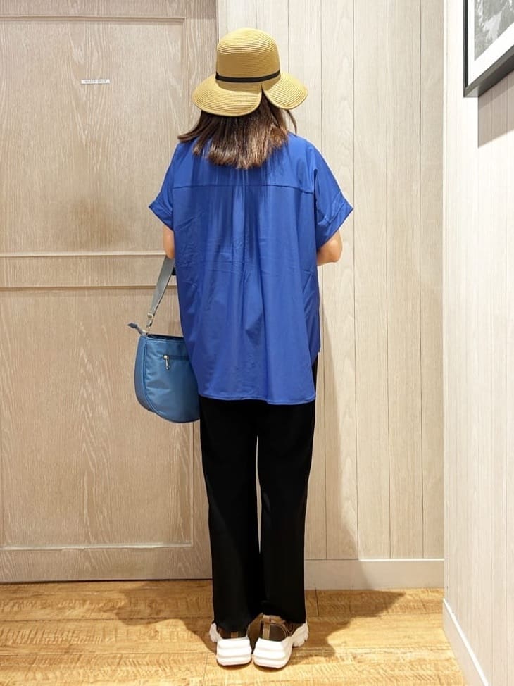 yukaさんの「SHOO･LA･RUE｜【S-LL】さらりとしたタッチが上品見え ワンボタンデザイン トップス」を使ったコーディネート