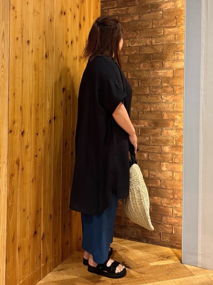 ゆかぴさんの「SHOO･LA･RUE｜◆【S-LL/ひんやり】涼しく楽に体型カバー　ゆったりスキッパー半袖チュニック」を使ったコーディネート