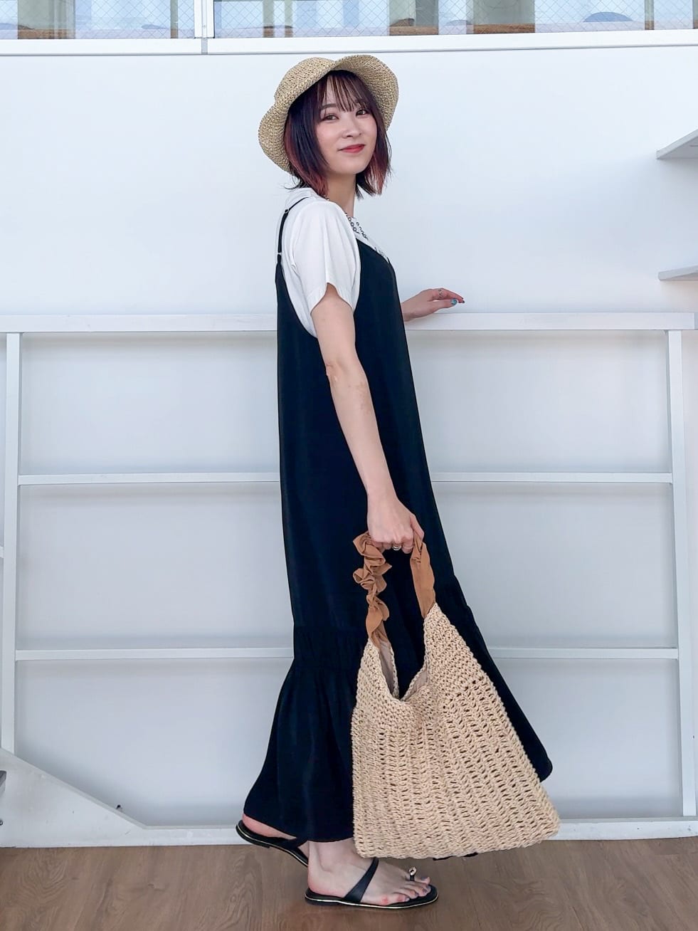 𝐜𝐡𝐢𝐤𝐚さんの「SHOO･LA･RUE｜【ひんやり】シャーリングがアクセントに 大人のデザインキャミワンピース」を使ったコーディネート
