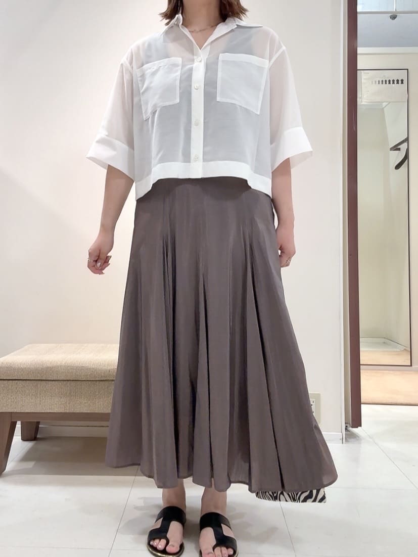 YUIさんの「UNTITLED｜【前開き/洗える】ショート丈シアーシャツ」を使ったコーディネート