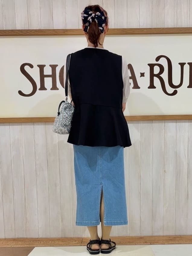 みきぽんさんの「SHOO･LA･RUE｜【S-LL/ひんやり/UV】ぷっくりラメプリントロゴTシャツ」を使ったコーディネート