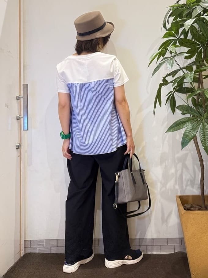 misakiさんの「SHOO･LA･RUE｜【S-LL】華やかさをプラスする 裾刺繍ストレートパンツ」を使ったコーディネート