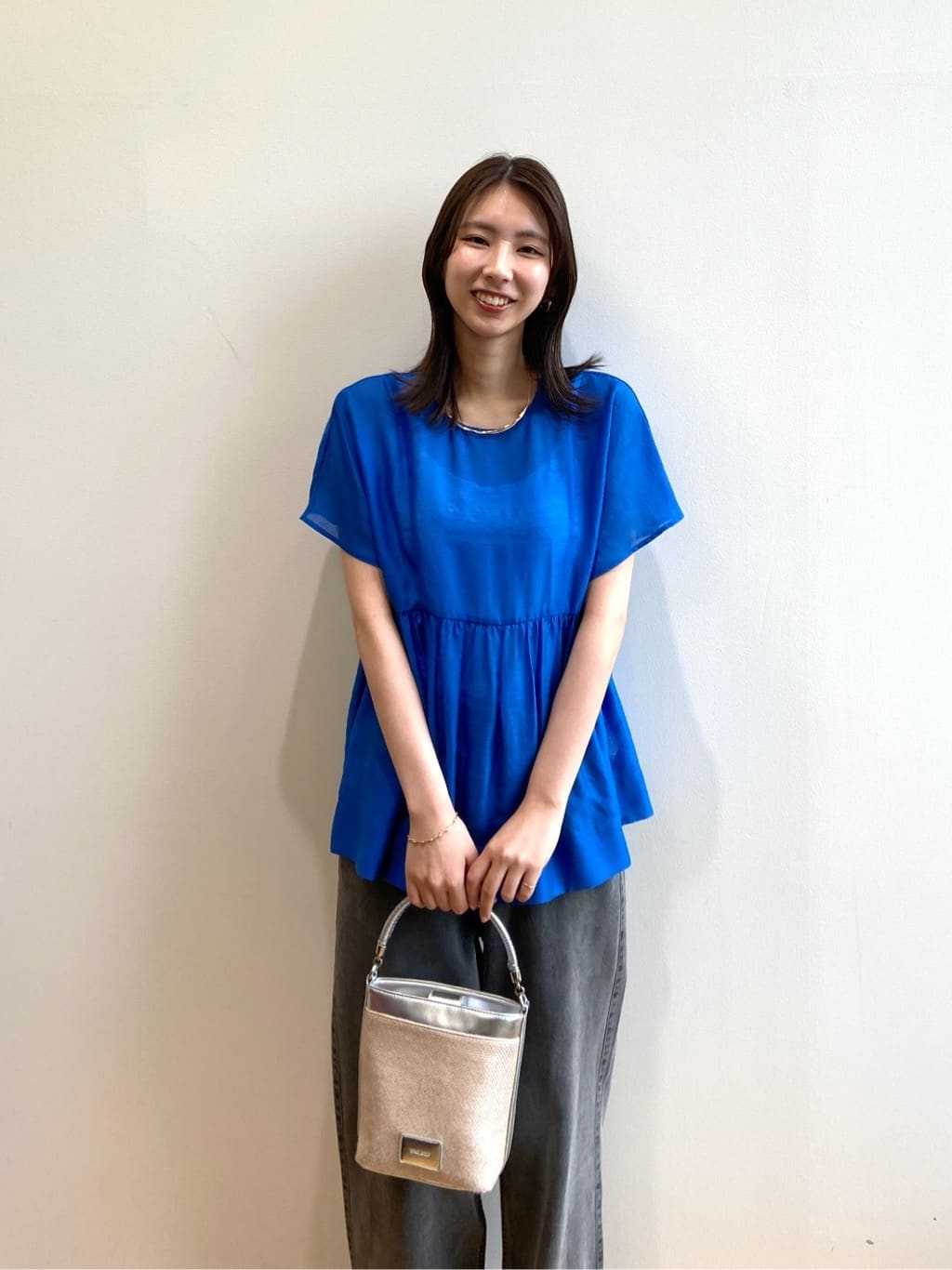 めぐさんの「OPAQUE.CLIP｜麻混シアーペプラムブラウス【洗濯機洗い可】」を使ったコーディネート