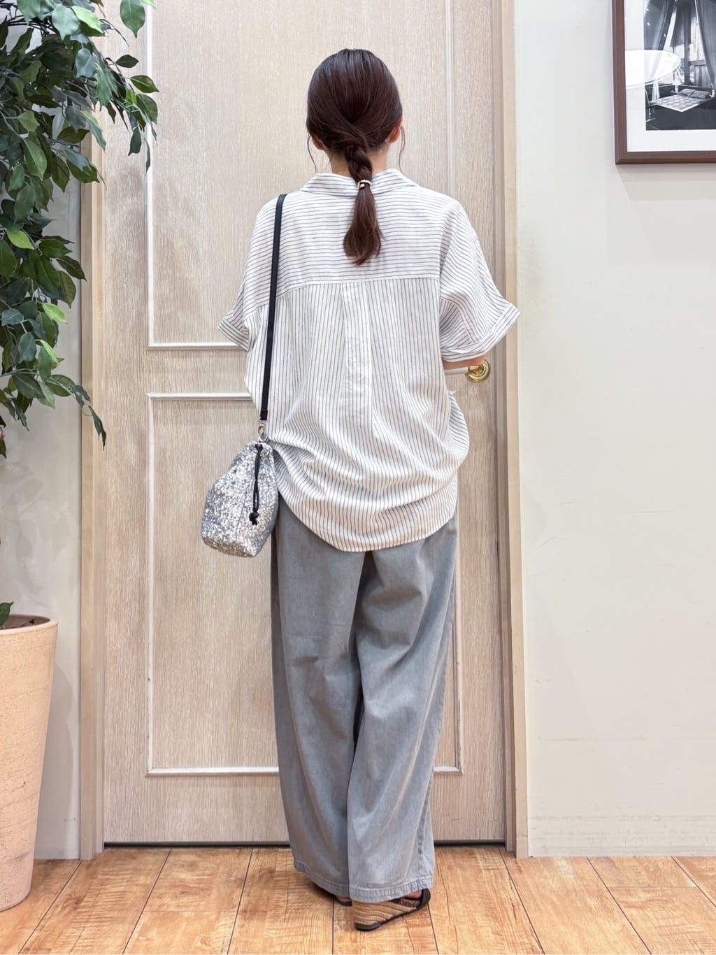 なみさんの「SHOO･LA･RUE｜【S-LL/UV/接触冷感/抗菌防臭】体型を自然にカバー フレンチリネンブレンド襟付ドルマンシャツ」を使ったコーディネート