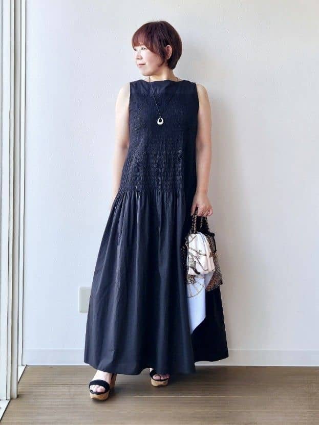 やじまさんの「UNTITLED｜リングコードトップネックレス」を使ったコーディネート