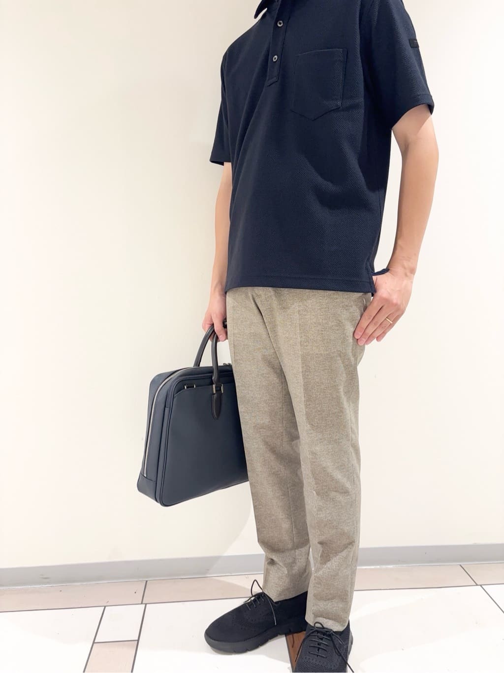及川さんの「TAKEO KIKUCHI｜【抗菌防臭】COOL DOTS（R）ドビープリント パンツ」を使ったコーディネート