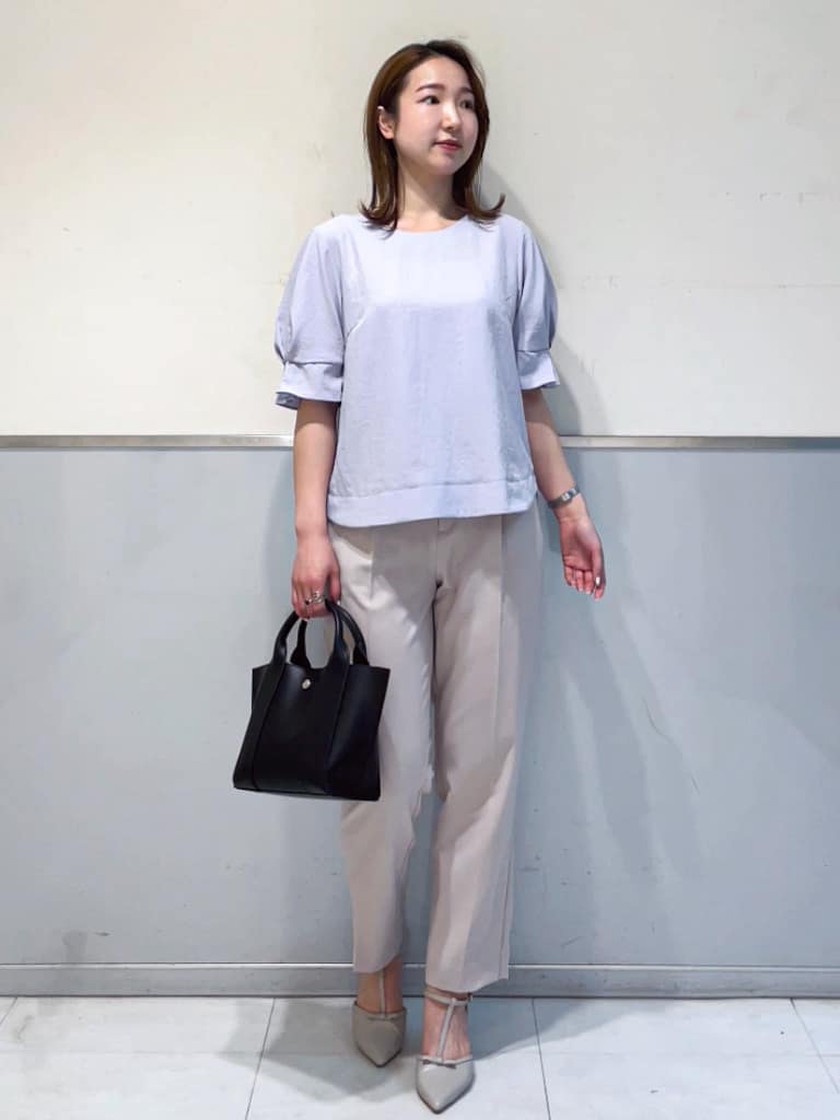 ミーさんの「index｜《8色展開／XS-LLサイズ》タックパフスリーブブラウス【洗濯機洗い可／吸水速乾／防シワ／抗ピル】」を使ったコーディネート