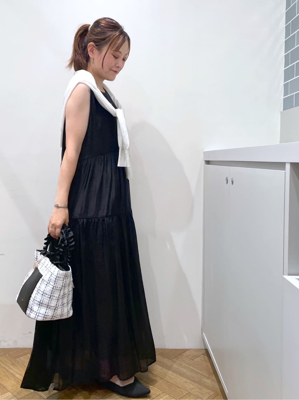 Junさんの「index｜《7色展開／XS-LLサイズ》ビジューボタンクルーネックカーディガン【洗濯機洗い可】」を使ったコーディネート