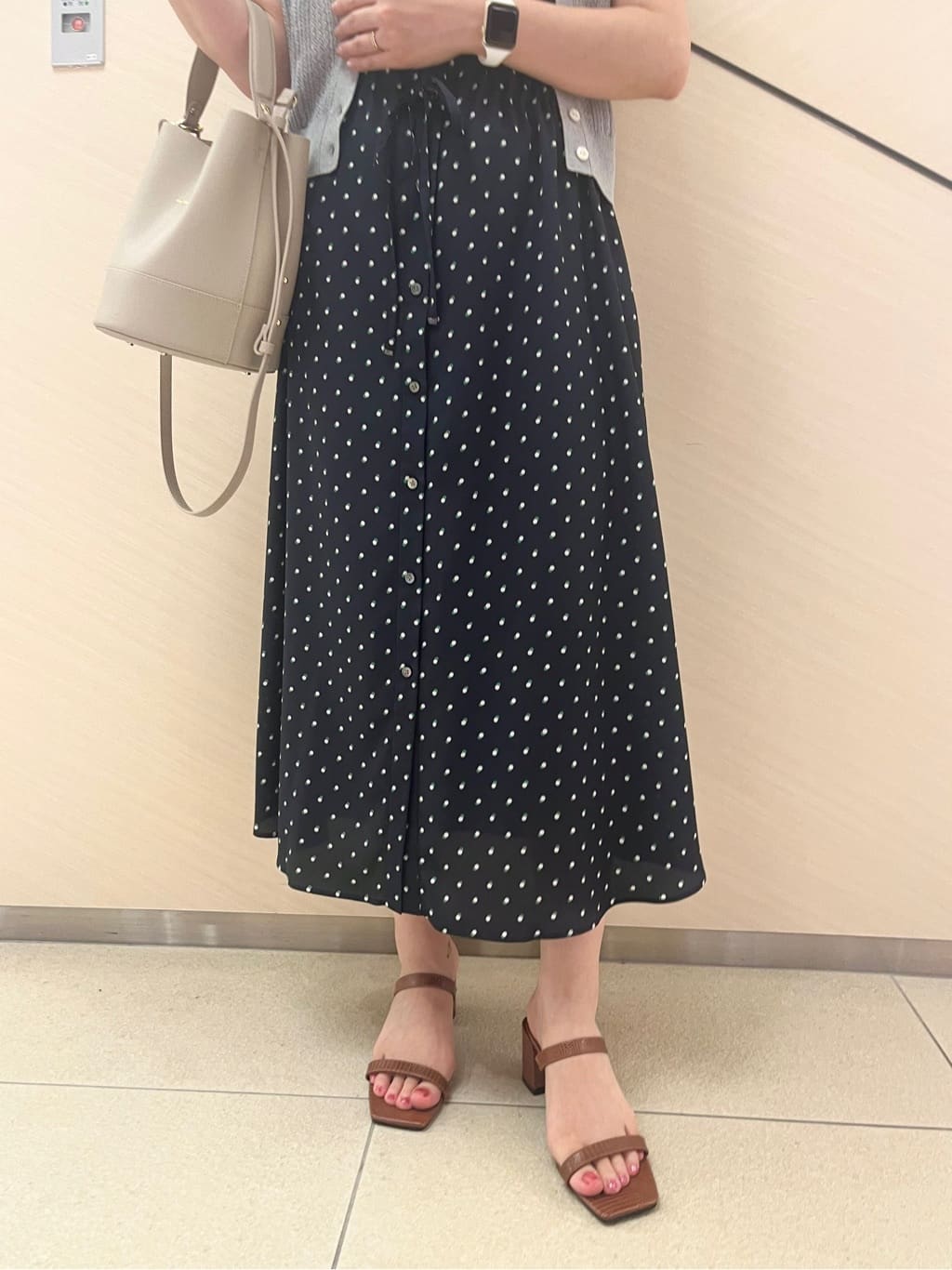 yahataさんの「DRESSTERIOR｜シュリンクレザーバケットBAG」を使ったコーディネート
