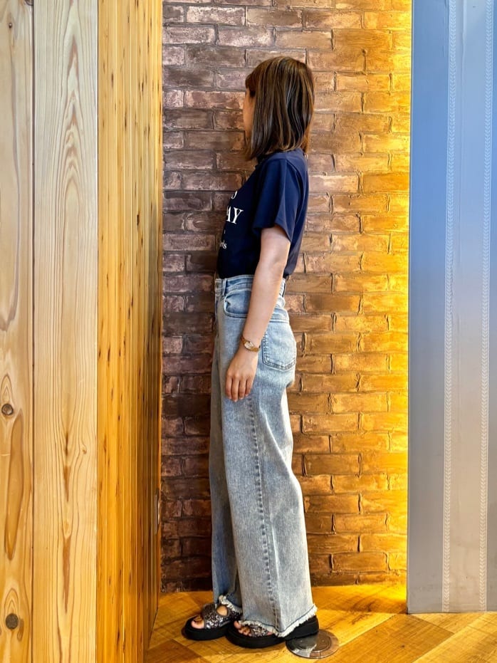 mieさんの「SHOO･LA･RUE｜【S-LL/ひんやり/UV】選べる6柄でそれぞれ欲しくなる プリントTシャツ」を使ったコーディネート