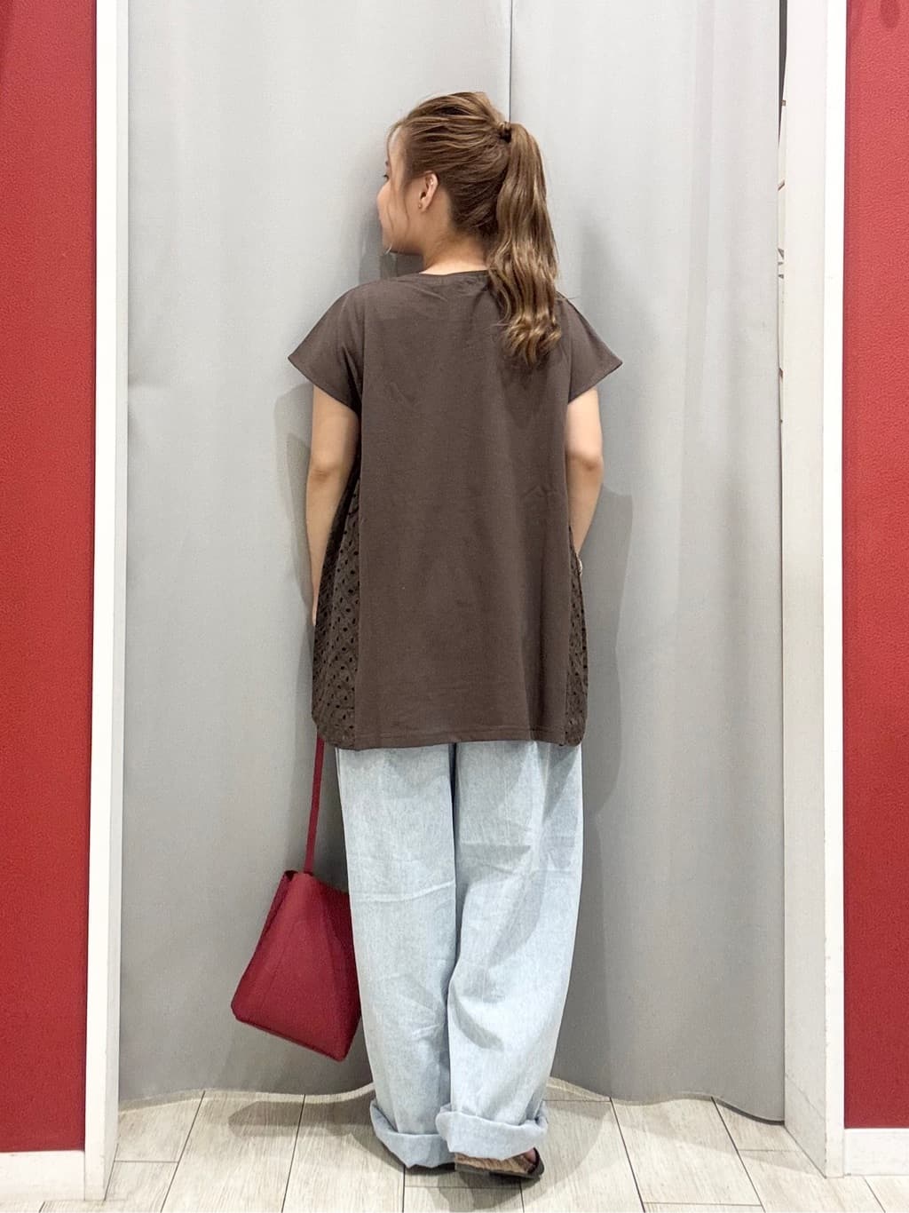 shioさんの「SHOO･LA･RUE｜【S-LL/体型カバー】インせずサマ見え レースドッキングトップス」を使ったコーディネート