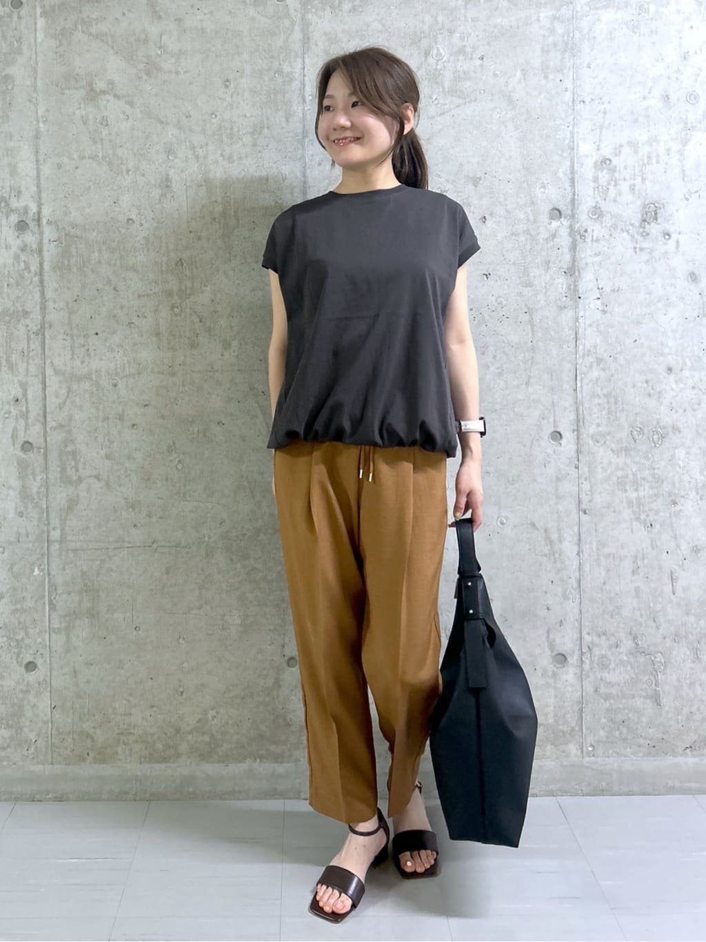 takaさんの「Dessin｜【ウエストゴム・洗える】センターライン入りテーパードパンツ（XS～L）」を使ったコーディネート