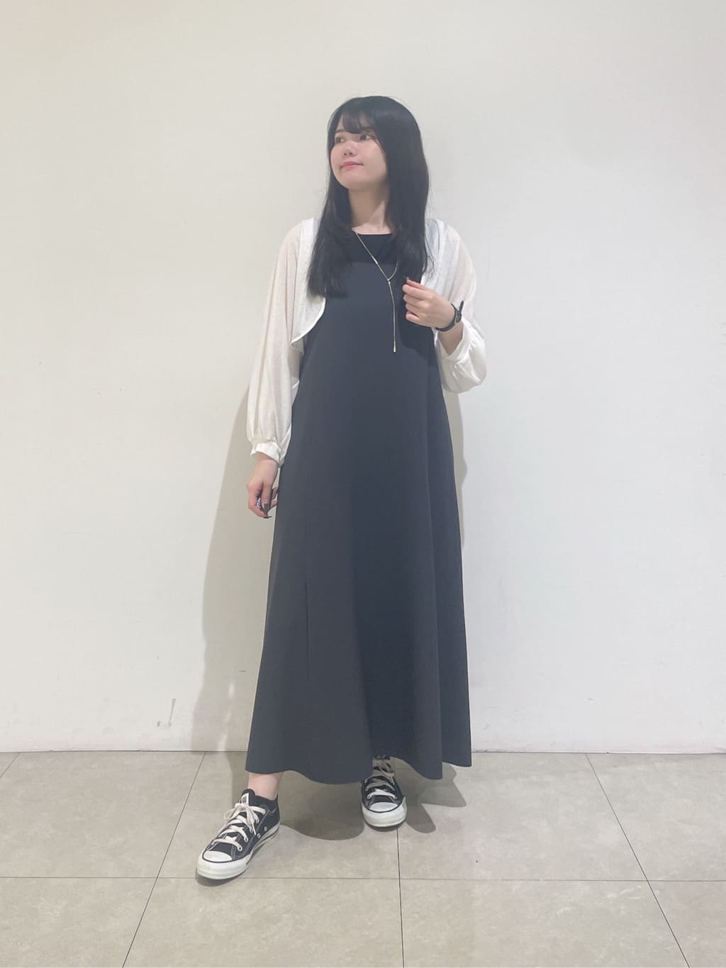 emikaさんの「INDIVI｜【軽く羽織れる】ボレロカーディガン」を使ったコーディネート