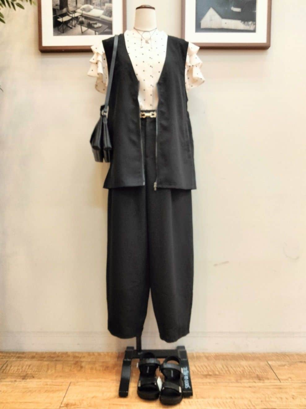 うっちーさんの「SHOO･LA･RUE｜【S-LL/ひんやり/UV】選べる6柄でそれぞれ欲しくなる プリントTシャツ」を使ったコーディネート