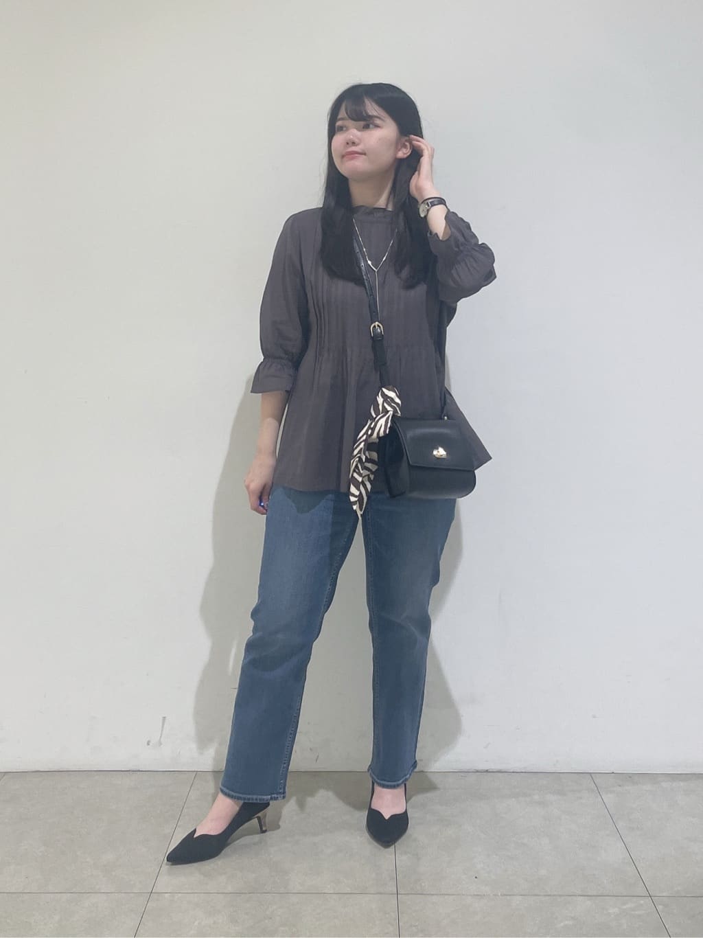 emikaさんの「INDIVI｜【褒められデニム】スリムストレート デニムパンツ」を使ったコーディネート
