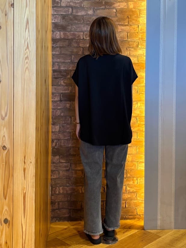 mieさんの「SHOO･LA･RUE｜【S-LL/裏ひんやり/ストレッチ】ワイドストレートデニムパンツ」を使ったコーディネート