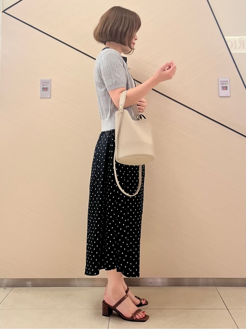 yahataさんの「DRESSTERIOR｜シュリンクレザーバケットBAG」を使ったコーディネート