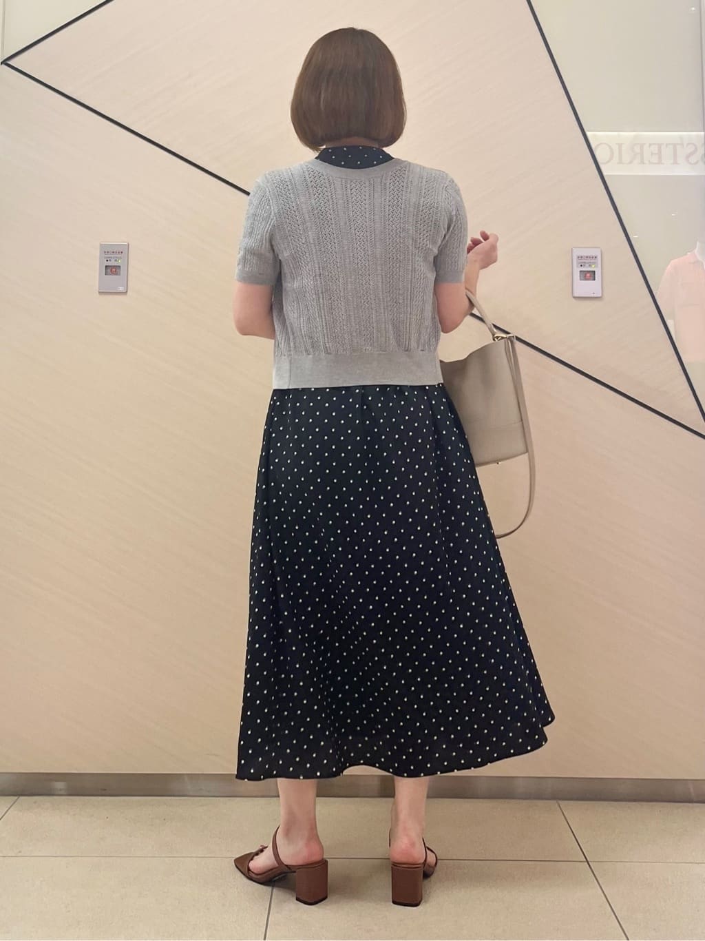 yahataさんの「DRESSTERIOR｜シュリンクレザーバケットBAG」を使ったコーディネート