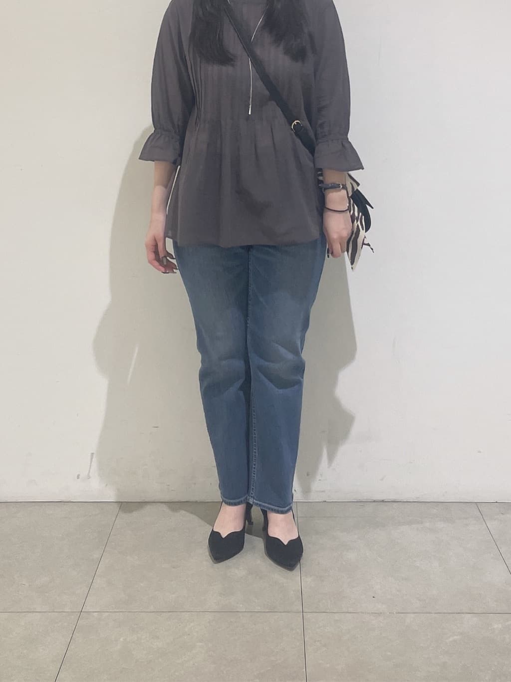 emikaさんの「INDIVI｜【褒められデニム】スリムストレート デニムパンツ」を使ったコーディネート