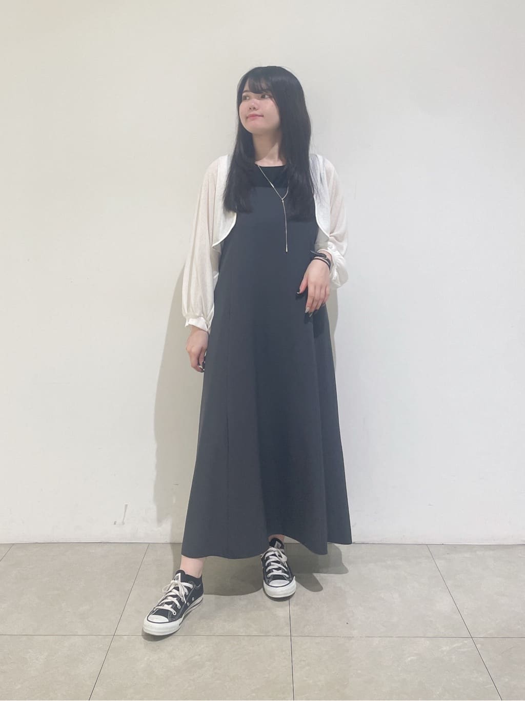 emikaさんの「INDIVI｜【軽く羽織れる】ボレロカーディガン」を使ったコーディネート