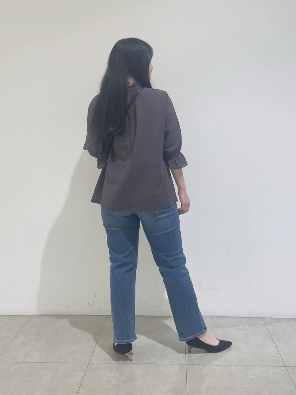 emikaさんの「INDIVI｜【褒められデニム】スリムストレート デニムパンツ」を使ったコーディネート