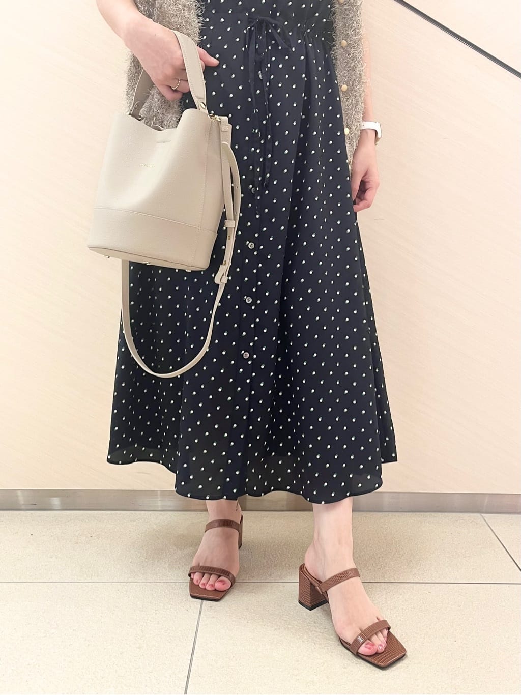 yahataさんの「DRESSTERIOR｜シュリンクレザーバケットBAG」を使ったコーディネート