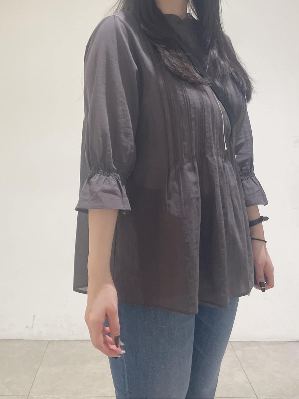 emikaさんの「INDIVI｜【褒められデニム】スリムストレート デニムパンツ」を使ったコーディネート