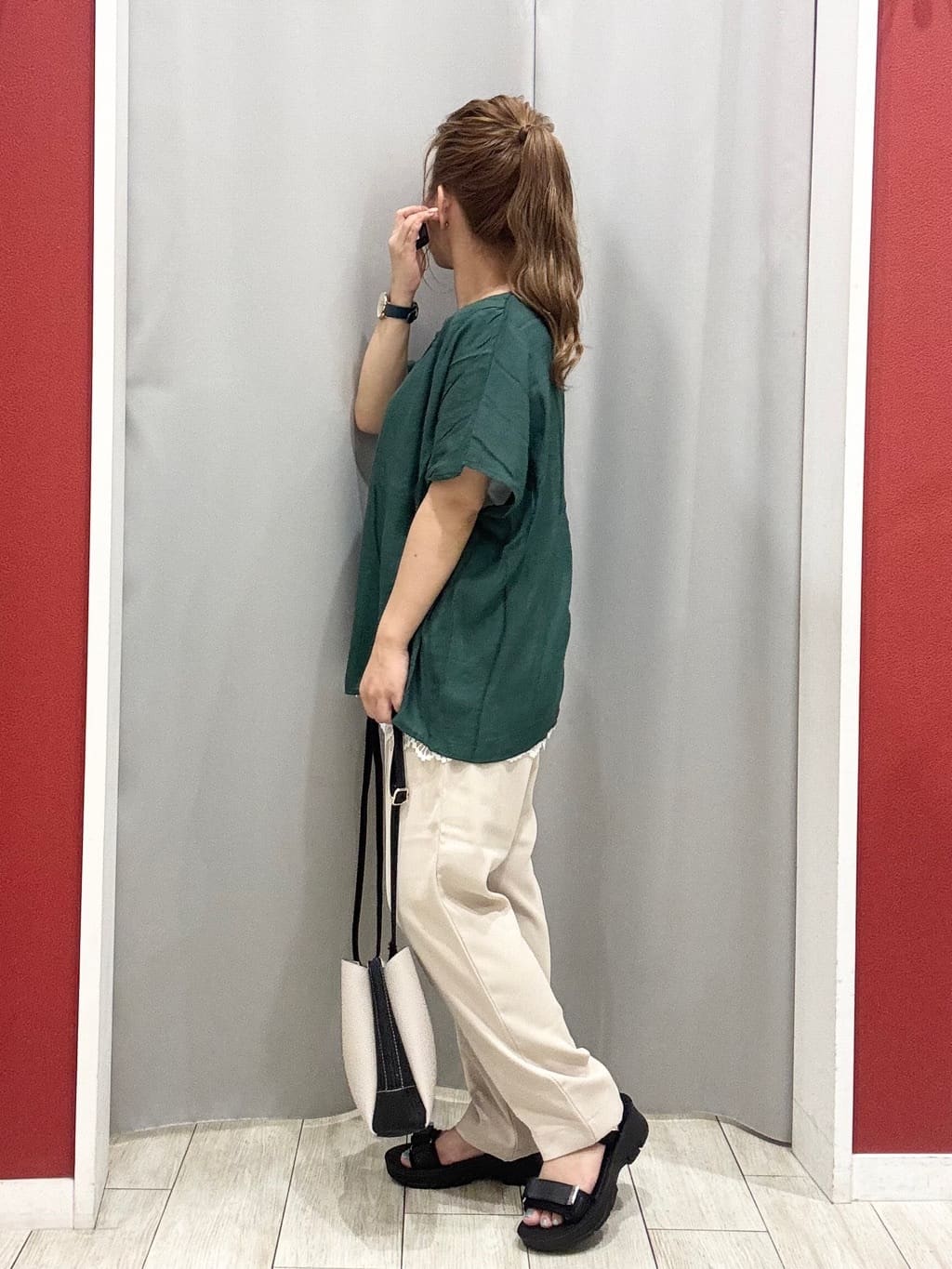 shioさんの「SHOO･LA･RUE｜【S-LL】着るだけで簡単にコーデが決まる レースレイヤード風ドルマントップス」を使ったコーディネート