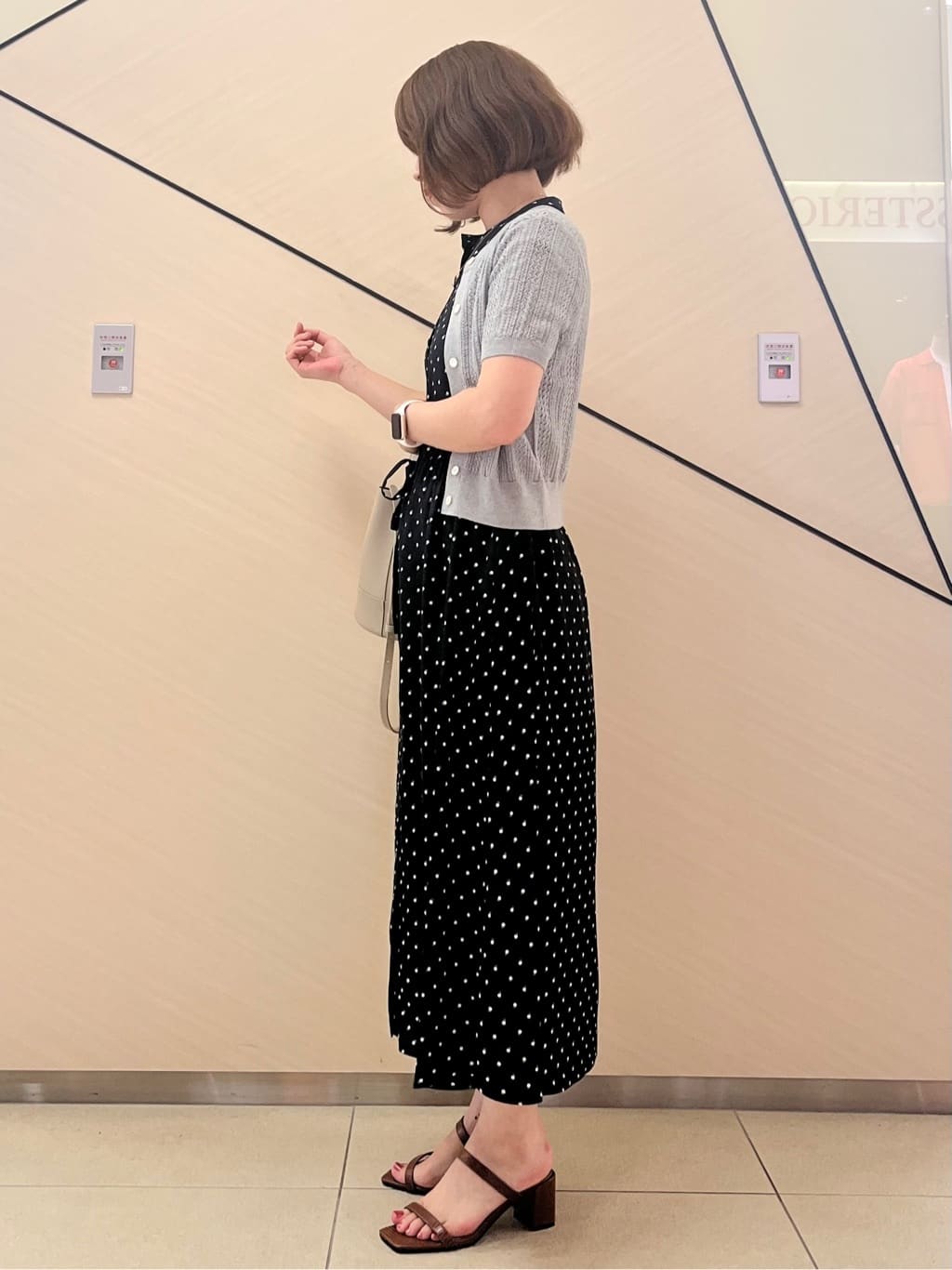 yahataさんの「DRESSTERIOR｜シュリンクレザーバケットBAG」を使ったコーディネート